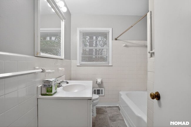 Building Photo - 2644 Pineland Ave