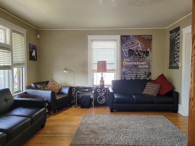 Building Photo - 523 S 4th Ave