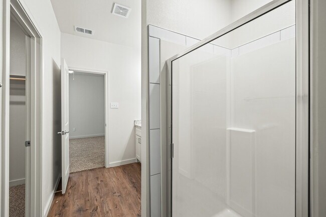 Building Photo - Like new townhome in Frenship East!