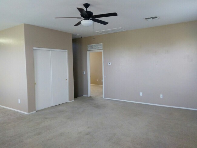 Building Photo - Private Corner lot in Desirable Riverbend Neighborhood