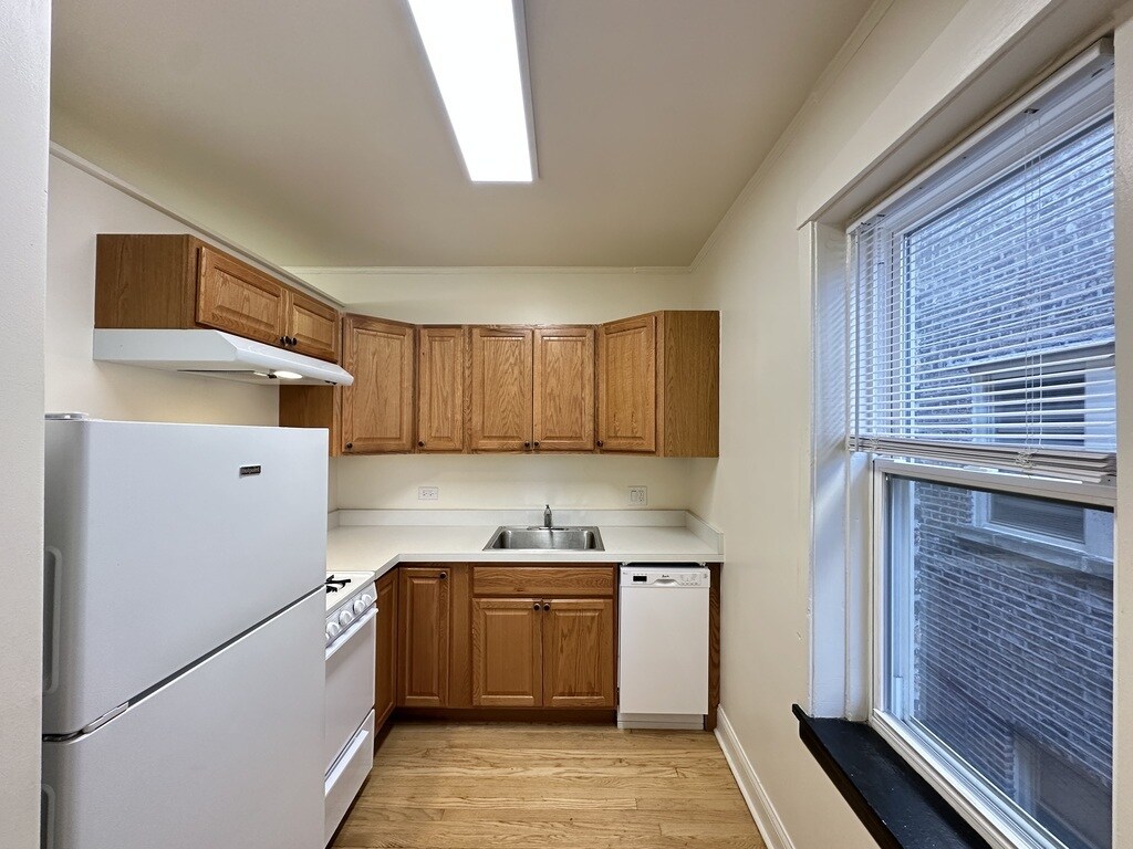 Building Photo - 4311 N Francisco Ave