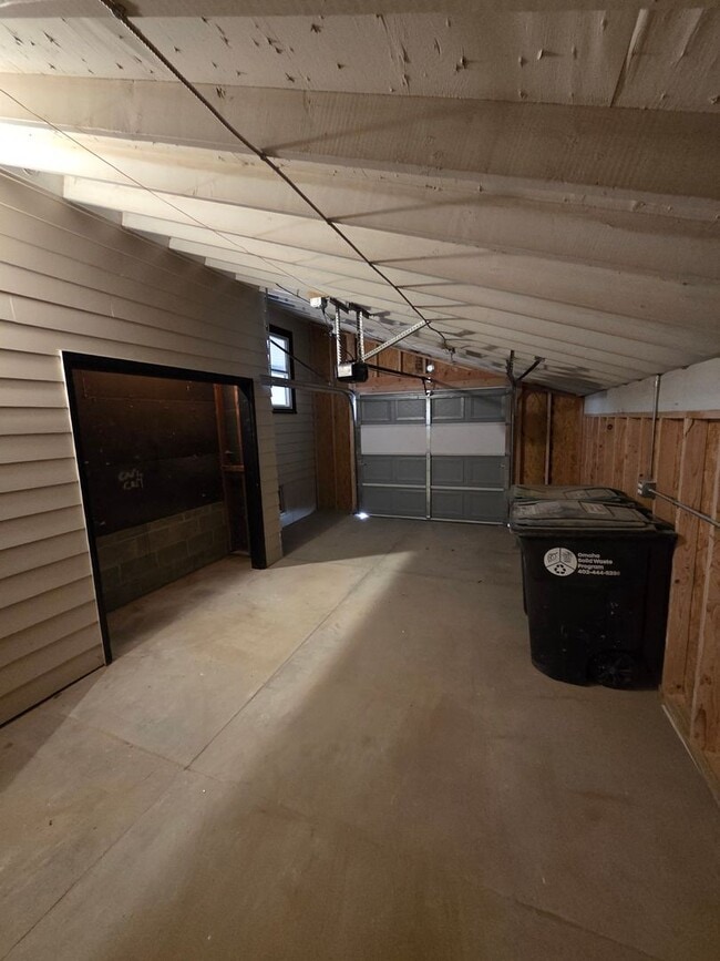 Building Photo - Newly remodeled 4 bed, 2 bath, 1 car garage, fenced in backyard