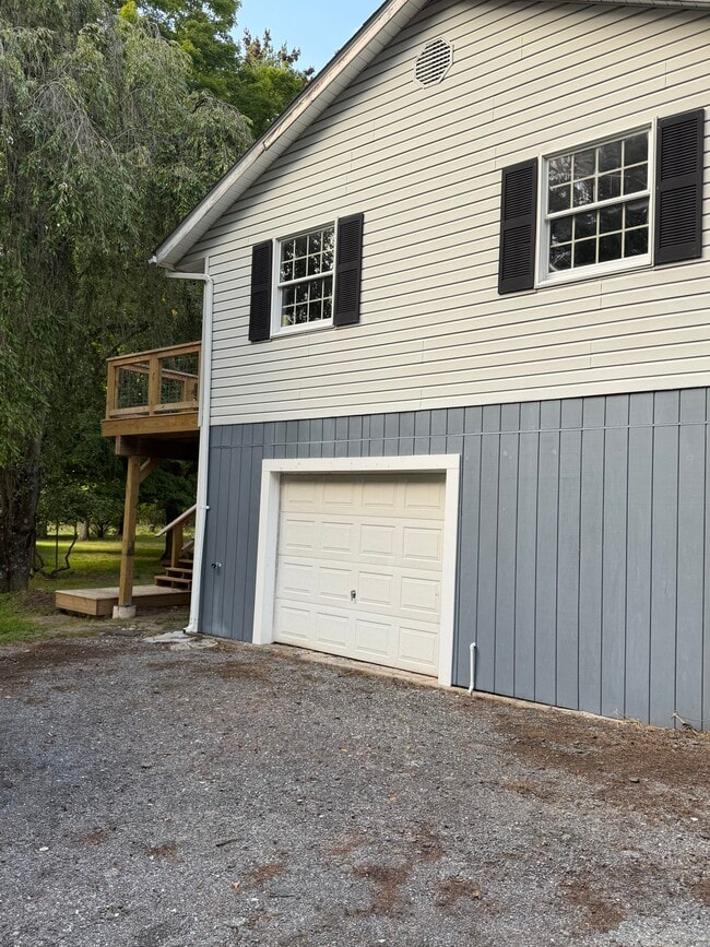 Building Photo - 121 Hagerty Ln