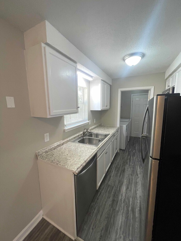 Building Photo - 641 Miles Ct