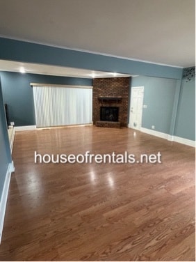 Building Photo - 1004 Mockingbird Ln