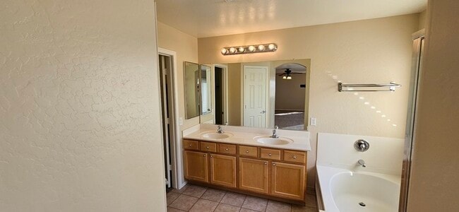 Building Photo - Spectacular 3-bedroom, 2.5 bathroom home For Rent in Tolleson!!