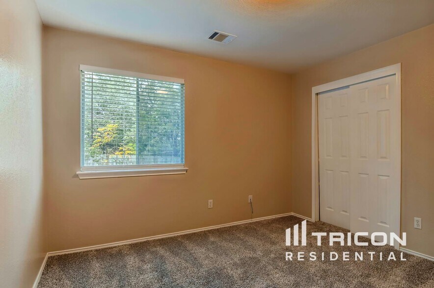 Building Photo - 1411 Catalina Dr