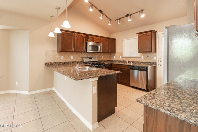 Building Photo - 14529 Jesus Almeida