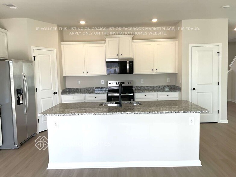 Building Photo - 3347 Fox Hall Dr