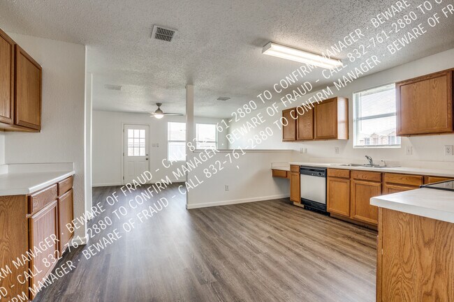Building Photo - 616 Almandora-