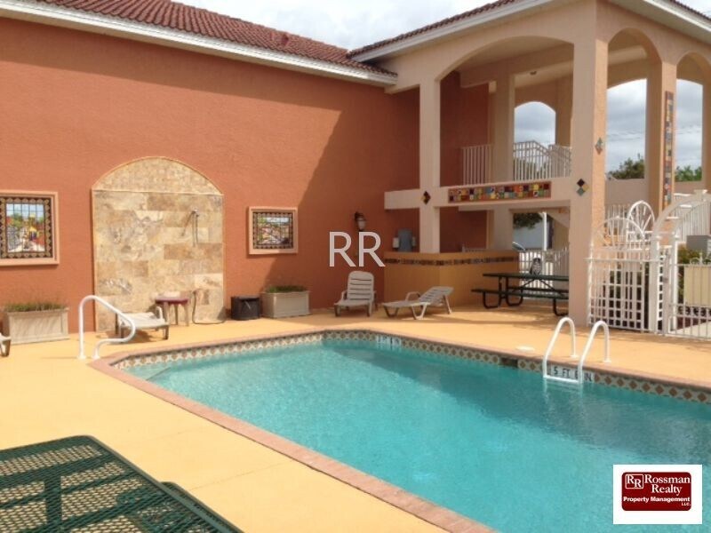 Building Photo - Santa Barbara Villas