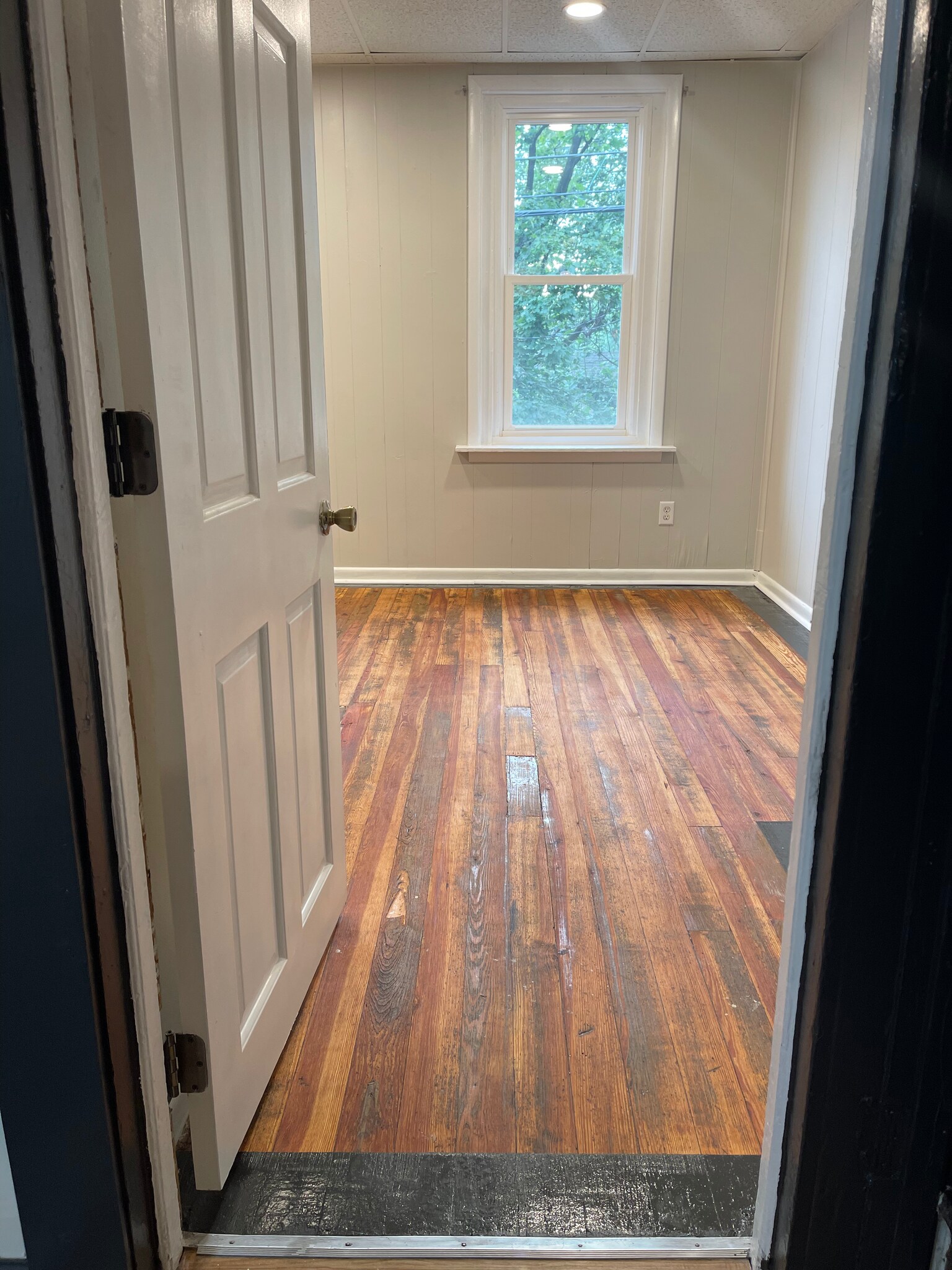 Main Bedroom - 305 N 5th Ave