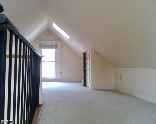Building Photo - 209 Holmes St