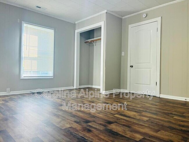 Building Photo - 110 Martin St