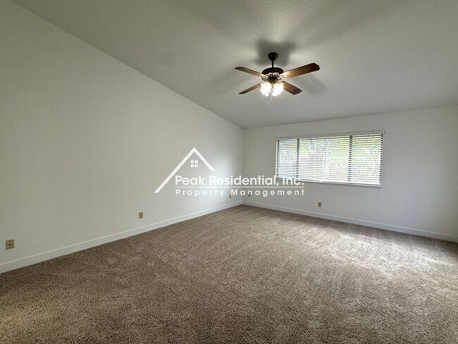 Building Photo - Wonderful Orangevale 4bd/2ba Home with 2 Car Garage!