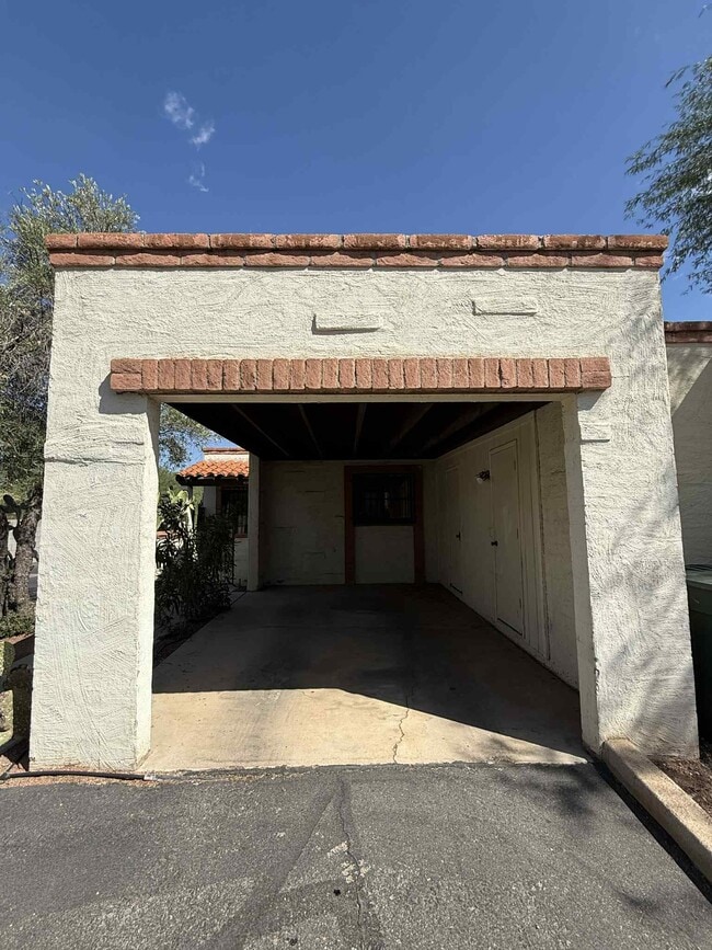 Building Photo - 4145 N Via Villas
