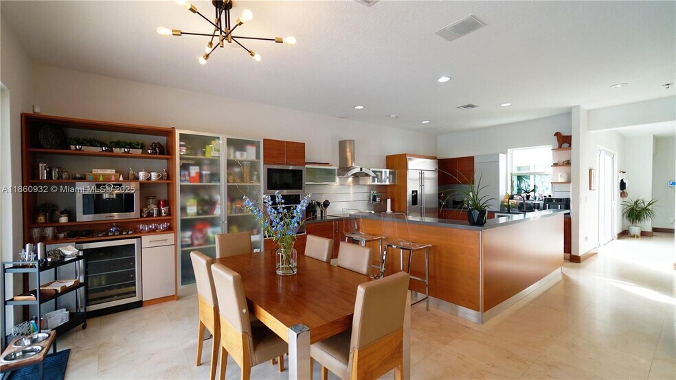 Building Photo - 7031 NW 113th Ct