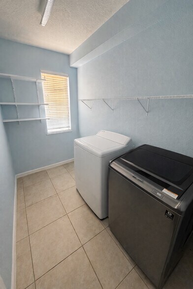 Building Photo - 5360 Mang Pl