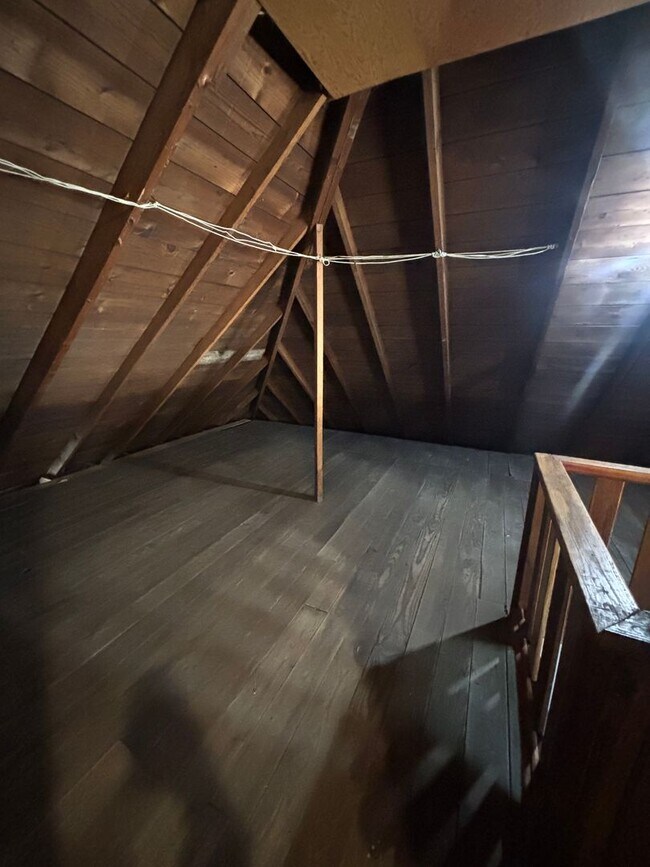 Building Photo - 3bd Single Voucher Only