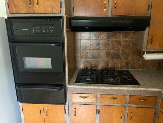 Building Photo - ASK about the MOVE IN SPECIAL! NO DEPOSIT!...