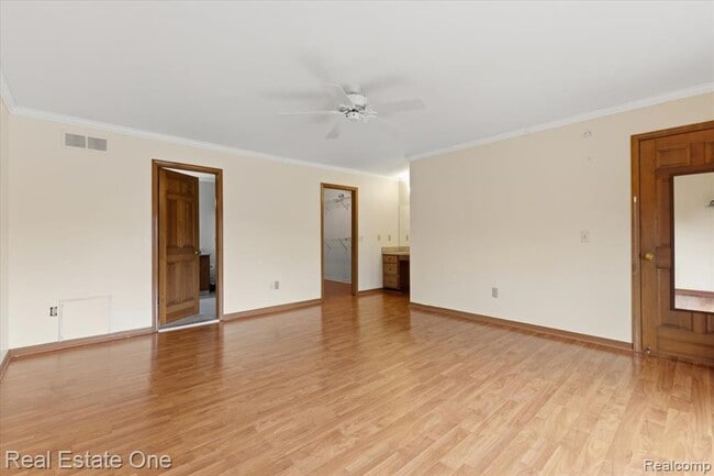 Building Photo - 720 Essex Dr