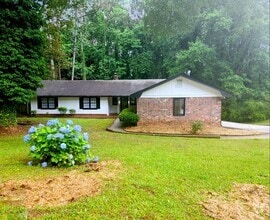 Building Photo - Spacious 5-Bedroom Home in Stone Mountain!