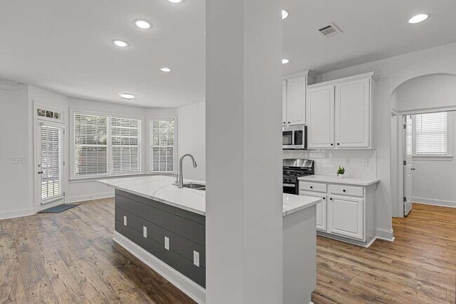 Building Photo - 3206 Montauk Hill Dr