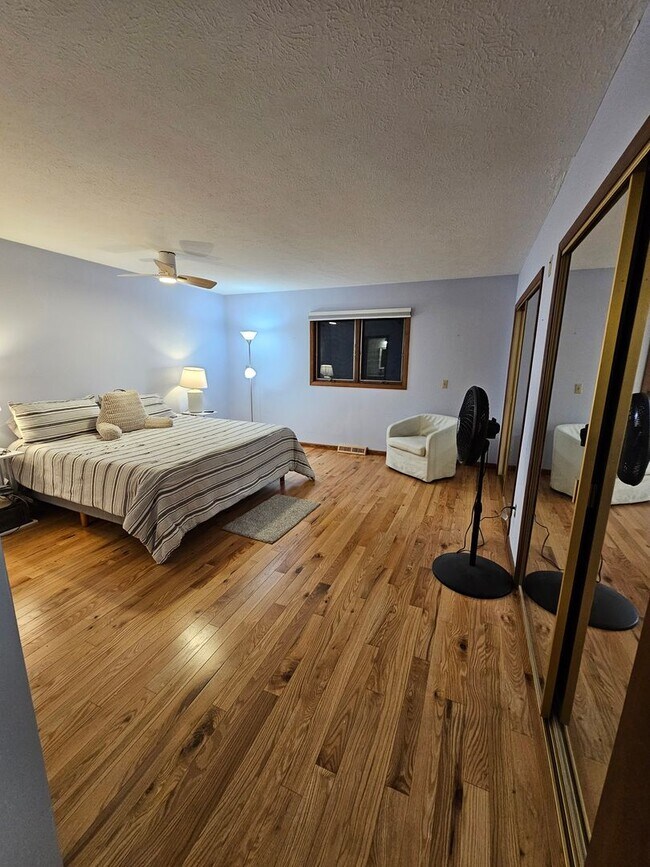 Building Photo - Remarkable 5 Bedroom Home For Rent in Mentor