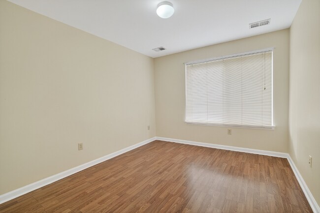 Building Photo - 802 Jesse Way