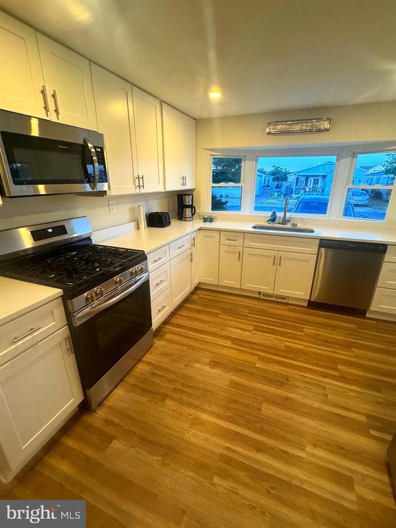 Building Photo - 119 Clamshell Rd