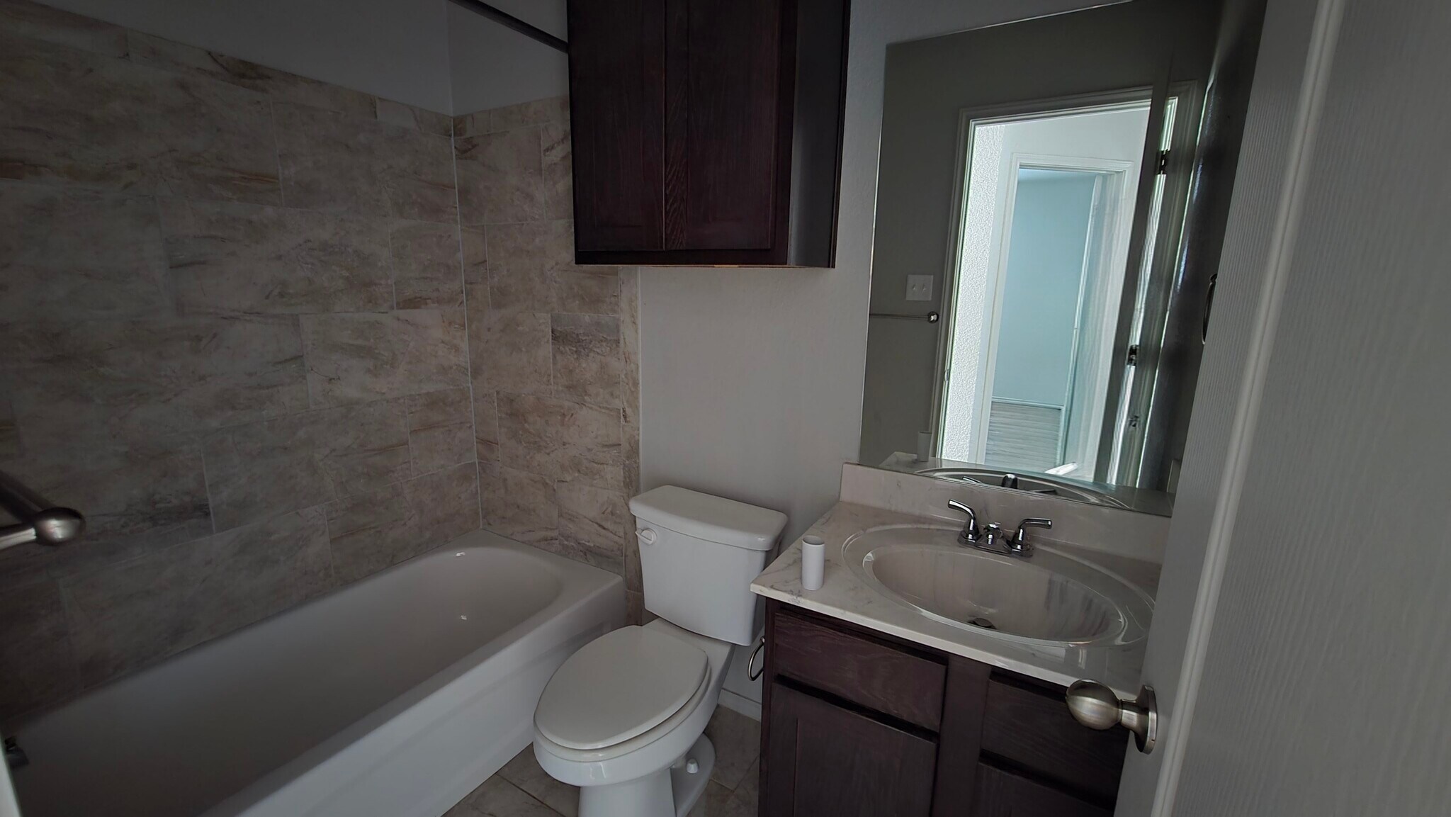 Building Photo - 605 Lost Trl