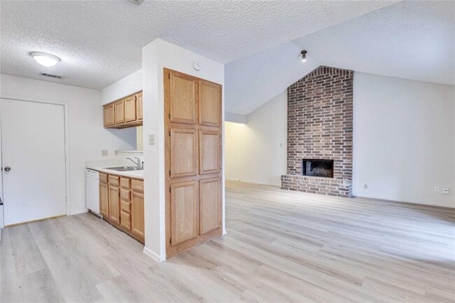 Building Photo - 11900 Alpheus Ave