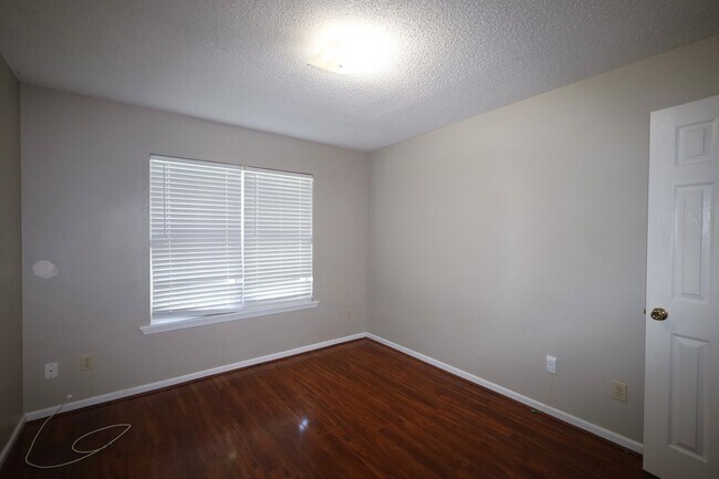 Building Photo - 4116 Hamilton Cir
