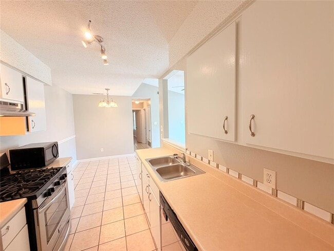 Building Photo - 14200 Sussman Ct
