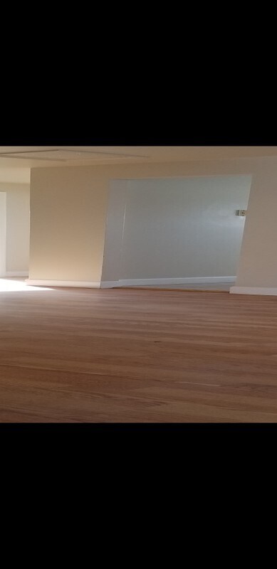 Building Photo - 3760 RedMaple Rd E