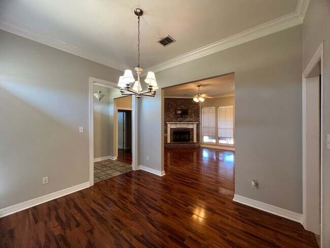 Building Photo - ELEGANT HOME IN NORTH BOSSIER'S ROSEDALE P...