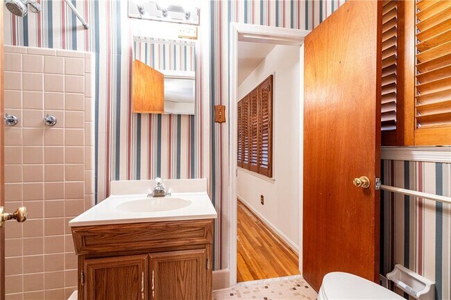 Building Photo - 216 Thomas Cir