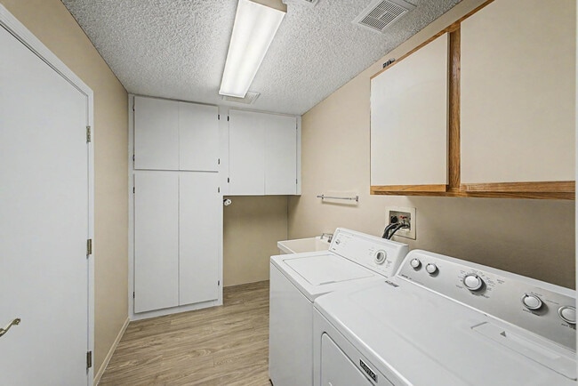 Building Photo - 14222 W Yosemite Dr