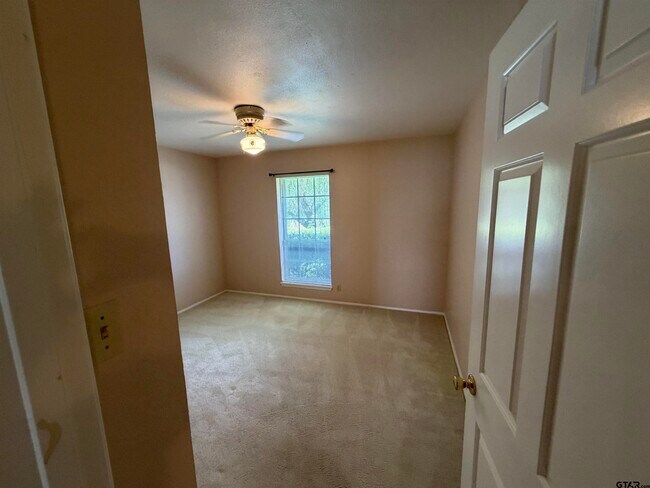 Building Photo - 1311 Larkspur Ln