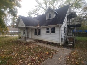 Building Photo - 810 E Vine St