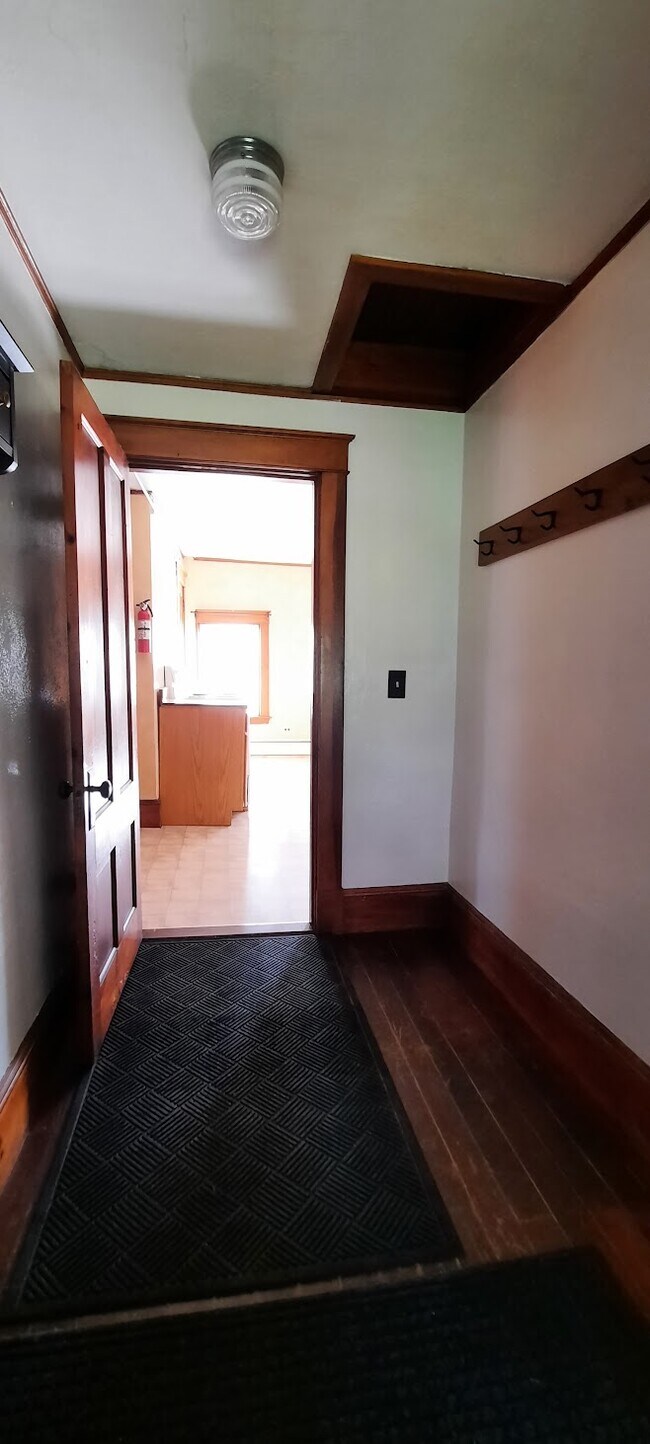 Mudroom - 1043 Stillwater Ave