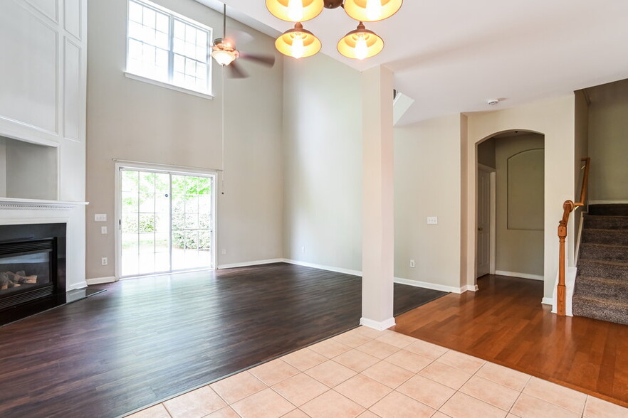 Building Photo - 4600 Sandtyn Dr