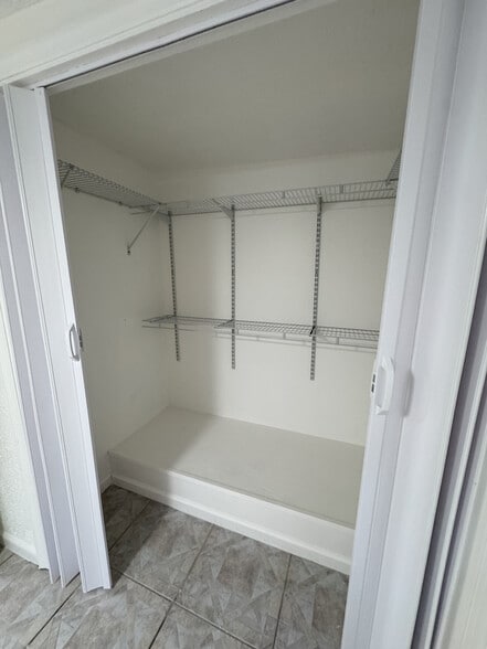 Building Photo - 350 Walker Ave