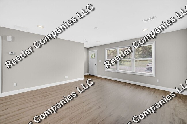 Building Photo - 1032 167th St