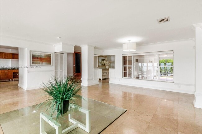 Building Photo - 1700 Bay Dr