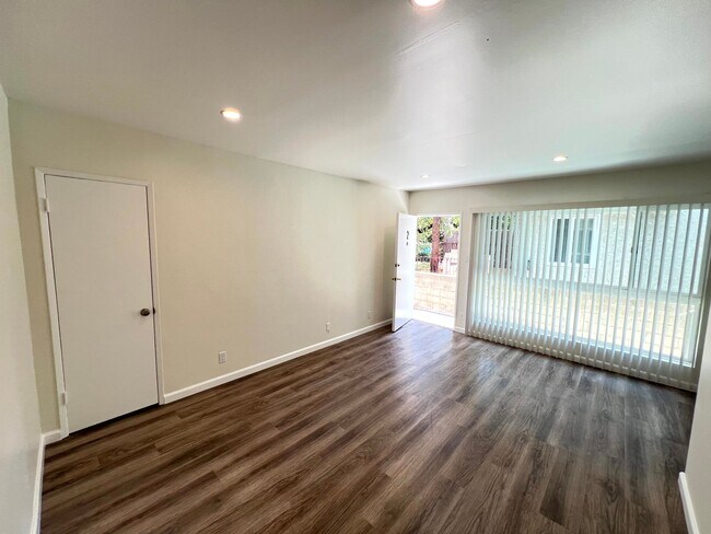 Building Photo - 2408 Ocean Park Pl S