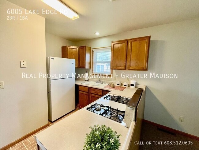 Building Photo - Cozy 2 Bed Home with Lake Waubesa Access!