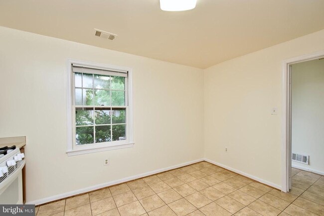 Building Photo - 7810 Lake Pleasant Dr