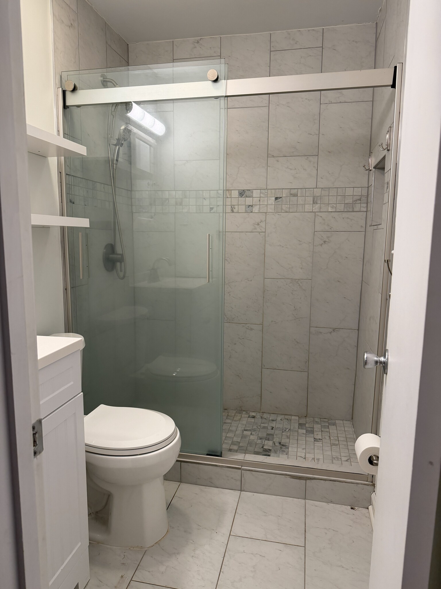 Mater Bath Room - 7241 Renda St