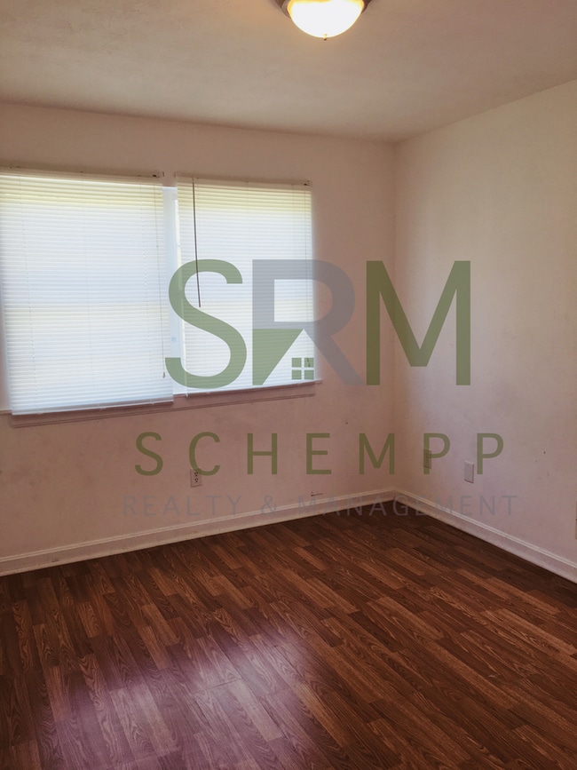 Building Photo - Updated Four Bedroom/Three Full Bath House in Russell Neighborhood! *COMING SOON*